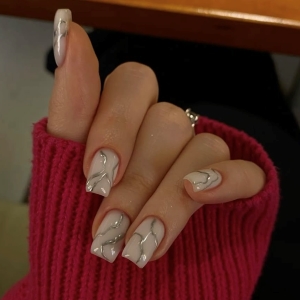 festive fingernails