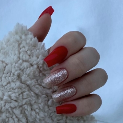 sparkling red nails