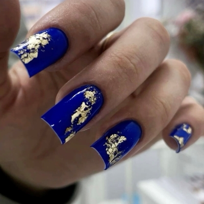 deep blue nails with glitter