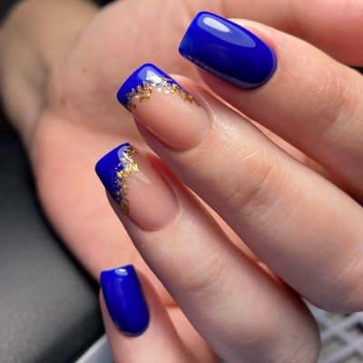 dark blue nails with silver shine
