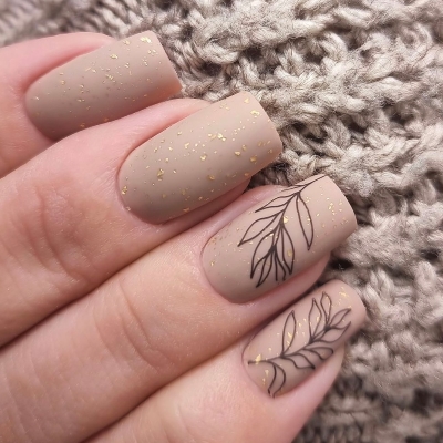 minimalistischer jungfrau-maniküre