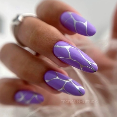 lila maniküre für schütze