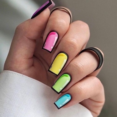 Nageldesign mit Kunst