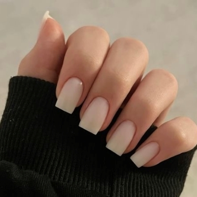 Square nails for a classic look