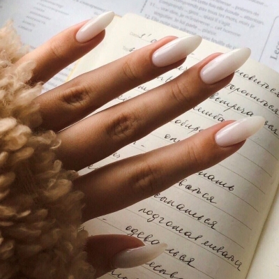 Almond nails for an elegant look