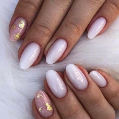 Oval nails suit any hand size