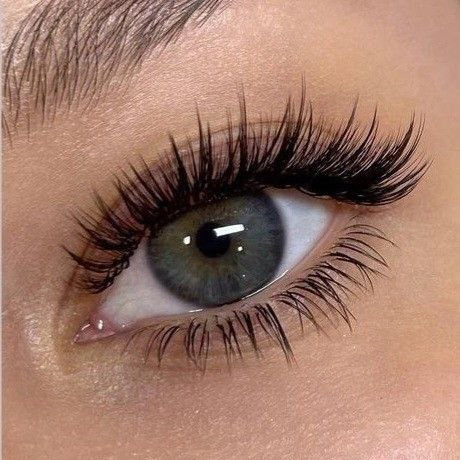 Широкий ассортимент продукции для стайлинга ресниц Fancy Lashes, включая ресницы, клеи и препараты