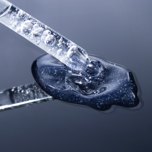 Hyaluronic acid serum with pipette