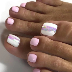 тренд педикюра 2025