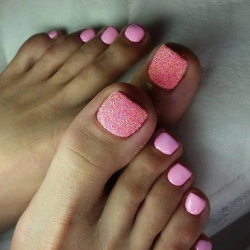 тренд педикюра 2025